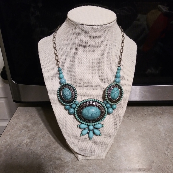 Boho/Western Faux Turquoise & Silver Statement Necklace - Picture 7 of 7